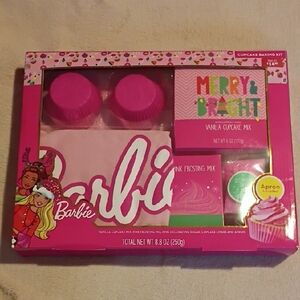 Barbie Merry & Bright Cupcake Kit with Pink Frosting